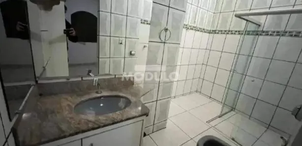 Casa com 2 Quartos para alugar, 140m² no Morumbi, Uberlândia
