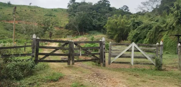 Fazenda / Sítio / Chácara com 3 Quartos à venda, 2420000m² no , Piraí