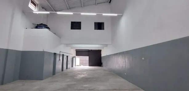 Galpão / Depósito / Armazém para alugar, 250m² no Vila Endres, Guarulhos