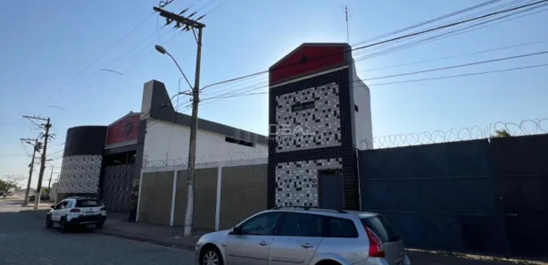Galpão / Depósito / Armazém para venda ou aluguel, 3200m² no Parque Jóquei Club, Campos dos Goytacazes