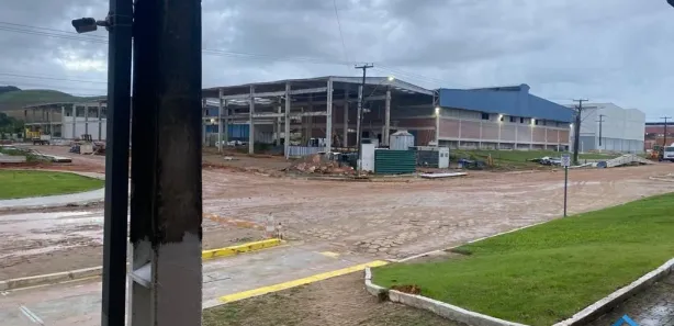Galpão / Depósito / Armazém com 2 Quartos para alugar, 3600m² no Frexeiras, Escada