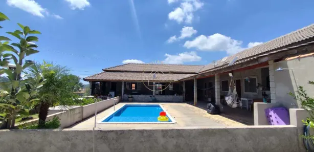 Fazenda / Sítio / Chácara com 4 Quartos à venda, 1000m² no Centro, Mairinque