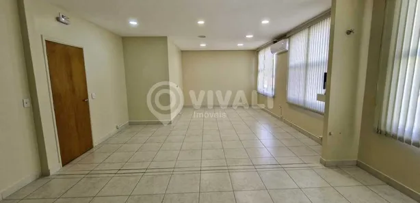 Conjunto Comercial / Sala para alugar, 70m² no Centro, Itatiba