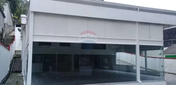 Galpão / Depósito / Armazém para alugar, 672m² no Coronel Veiga, Petrópolis
