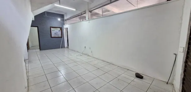 Loja / Salão / Ponto Comercial para alugar, 139m² no Castelanea, Petrópolis