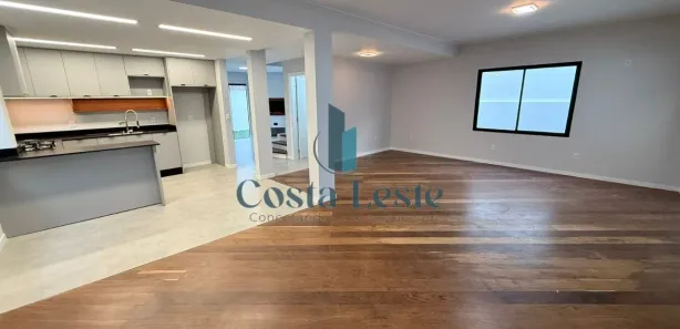 Casa com 4 Quartos para alugar, 230m² no Itacorubi, Florianópolis