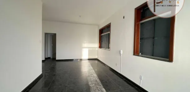 Casa com 4 Quartos para alugar, 280m² no Serraria Brasil, Feira de Santana
