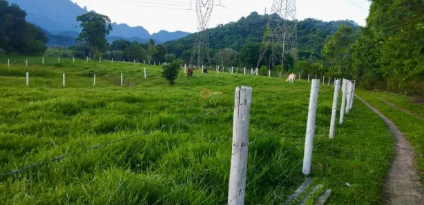 Fazenda / Sítio / Chácara com 2 Quartos à venda, 90000m² no Parada Ideal, Guapimirim