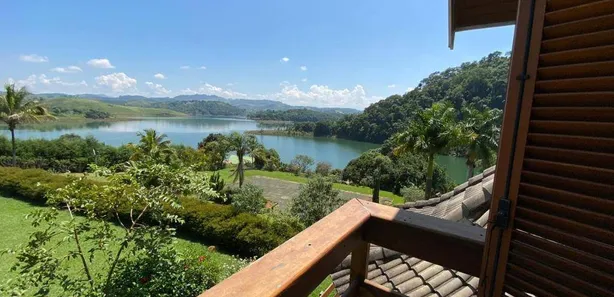 Sobrado com 4 Quartos à venda, 700m² no Centro, Igaratá