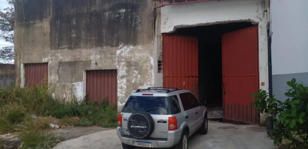 Galpão / Depósito / Armazém para alugar, 360m² no Célvia, Vespasiano