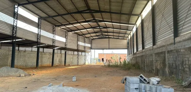 Galpão / Depósito / Armazém para venda ou aluguel, 1300m² no Vila Íris, Santa Luzia