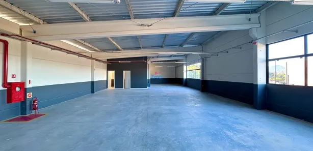 Conjunto Comercial / Sala para alugar, 240m² no Do Salto, Blumenau