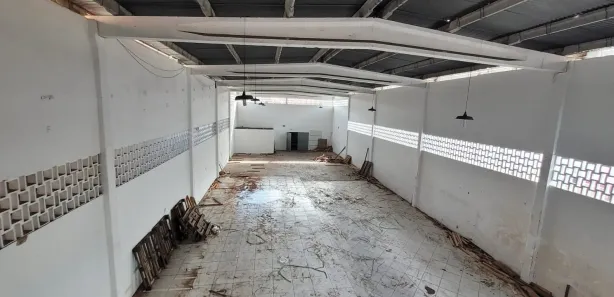 Galpão / Depósito / Armazém para alugar, 1000m² no Portão, Lauro de Freitas