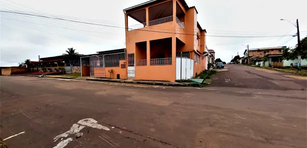 Casa com 6 Quartos à venda, 400m² no Centro, Presidente Figueiredo