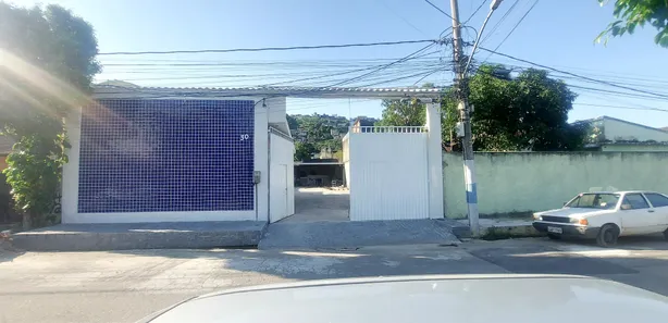 Galpão / Depósito / Armazém com 3 Quartos para venda ou aluguel, 390m² no Santa Terezinha, Mesquita