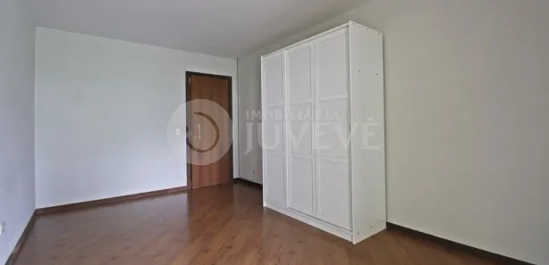 Casa com 3 Quartos para alugar, 286m² no Jardim Social, Curitiba