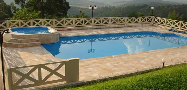 Fazenda / Sítio / Chácara com 5 Quartos à venda, 600m² no Centro, Jarinu