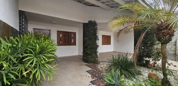 Casa com 5 Quartos para alugar, 273m² no Santa Mônica, Feira de Santana