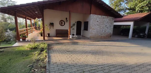 Fazenda / Sítio / Chácara com 3 Quartos à venda, 248m² no Chácaras Bartira, Embu das Artes