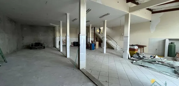 Galpão / Depósito / Armazém para venda ou aluguel, 400m² no Vila Amélia, São Sebastião