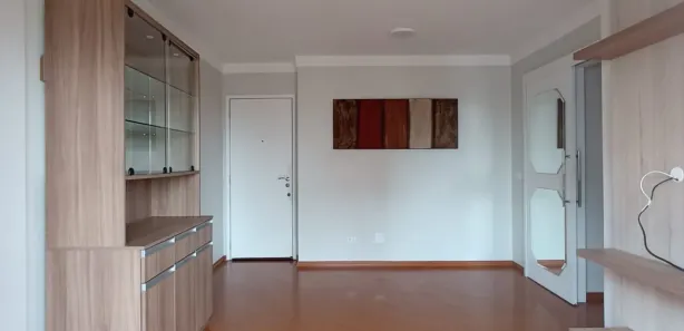 Apartamento com 3 Quartos para alugar, 77m² no Cristo Rei, Curitiba