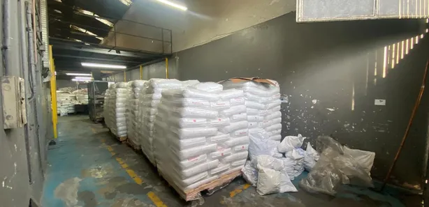 Galpão / Depósito / Armazém para venda ou aluguel, 400m² no Parada de Lucas, Rio de Janeiro