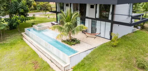 Casa de Condomínio com 4 Quartos à venda, 470m² no , Hidrolândia