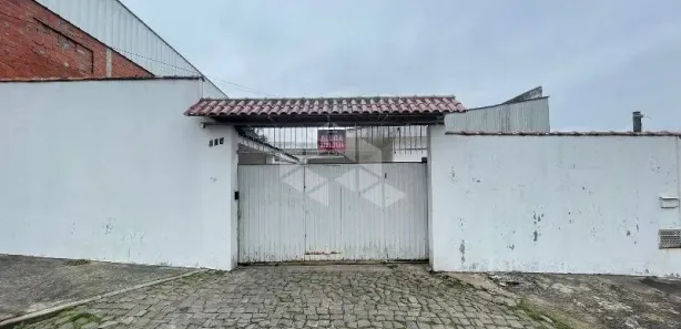 Casa com 2 Quartos para alugar, 200m² no Itararé, Santa Maria