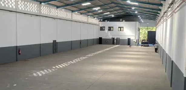 Galpão / Depósito / Armazém com 3 Quartos para alugar, 1100m² no Jardim Henriqueta, Taboão da Serra