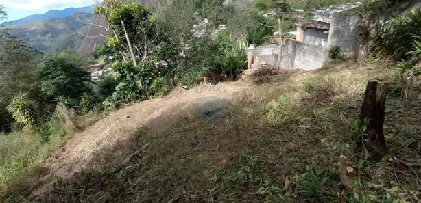 Terreno / Lote / Condomínio à venda, 300m² no Retiro, Petrópolis