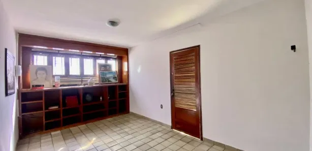Loja / Salão / Ponto Comercial com 4 Quartos à venda, 300m² no Barro Vermelho, Natal