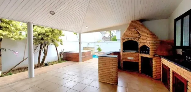 Casa de Condomínio com 4 Quartos para venda ou aluguel, 560m² no Morada da Colina, Resende