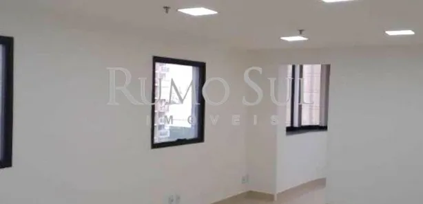 Casa Comercial para alugar, 124m² no Jardim da Luz, Embu das Artes
