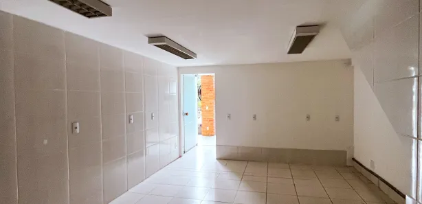 Loja / Salão / Ponto Comercial para alugar, 60m² no Nogueira, Petrópolis