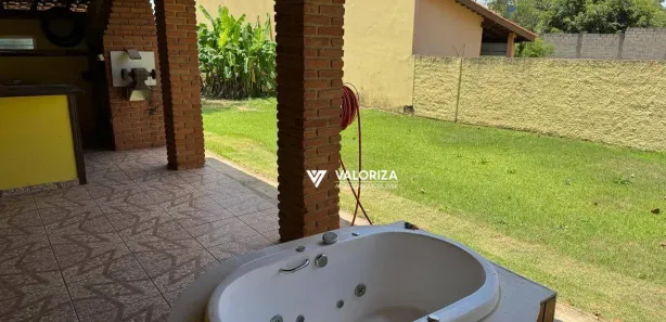 Fazenda / Sítio / Chácara com 3 Quartos à venda, 320m² no Chacara Santa Terezinha, Araçoiaba da Serra