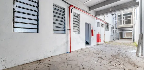 Galpão / Depósito / Armazém para venda ou aluguel, 2500m² no Navegantes, Porto Alegre