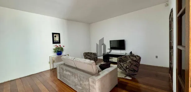 Casa de Condomínio com 5 Quartos para alugar, 241m² no Laranjal, Volta Redonda
