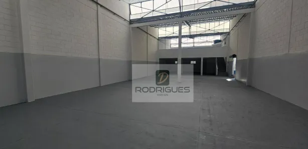 Galpão / Depósito / Armazém para alugar, 625m² no Conceição, Diadema
