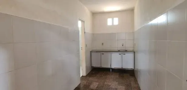 Galpão / Depósito / Armazém para alugar, 605m² no Candelária, Natal