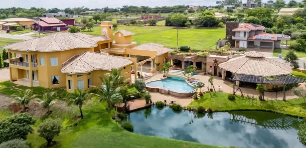 Casa de Condomínio com 4 Quartos à venda, 1100m² no Setor Central, Hidrolândia