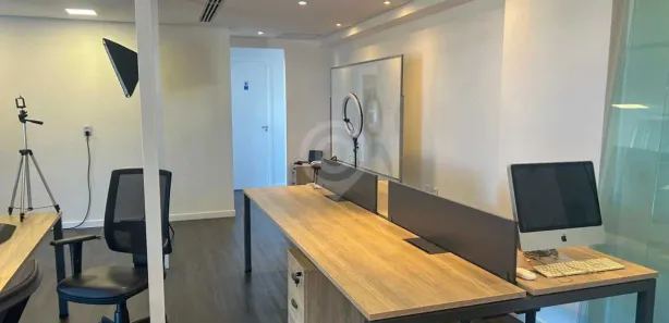 Conjunto Comercial / Sala para alugar, 77m² no Centro, Itatiba