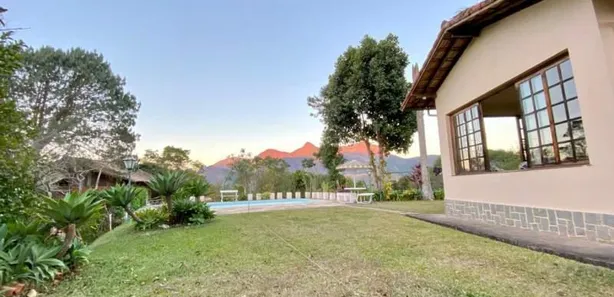 Fazenda / Sítio / Chácara com 5 Quartos à venda, 235m² no Carangola, Petrópolis