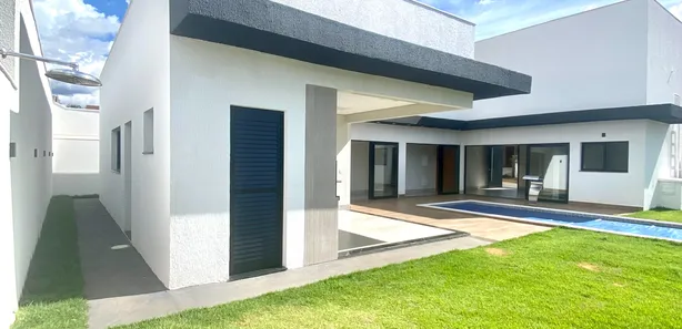 Casa de Condomínio com 3 Quartos à venda, 195m² no Jardins Capri, Senador Canedo