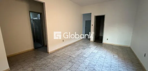 Casa com 3 Quartos para alugar, 105m² no Funcionários, Montes Claros