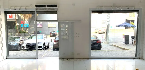Loja / Salão / Ponto Comercial para alugar, 230m² no Vila Suzana, São Paulo
