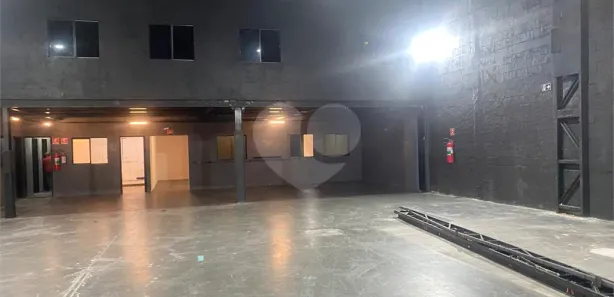 Galpão / Depósito / Armazém para alugar, 550m² no Vila Endres, Guarulhos