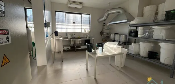 Galpão / Depósito / Armazém para venda ou aluguel, 434m² no Vila Amélia, São Sebastião