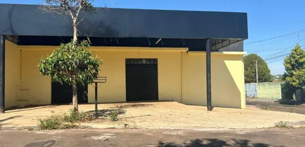 Galpão / Depósito / Armazém para alugar, 150m² no Conjunto Habitacional Collor de Melo, Cambé