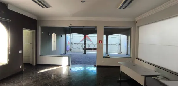 Sobrado com 3 Quartos para alugar, 432m² no Centro, Araçatuba