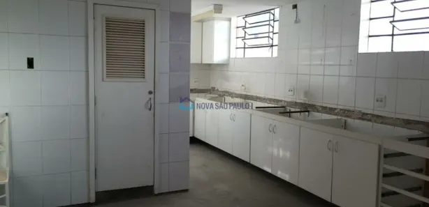 Galpão / Depósito / Armazém à venda, 682m² no Bosque da Saúde, São Paulo